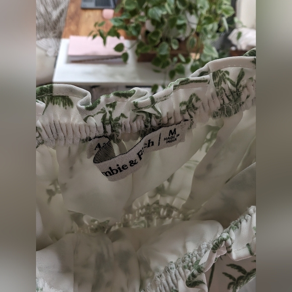 Abercrombie Flutter Sleeve Top - Picture 4 of 5